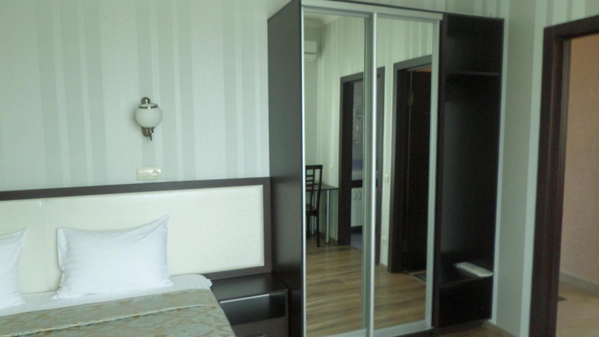 Royal Hotel Harkiv Oda fotoğraf